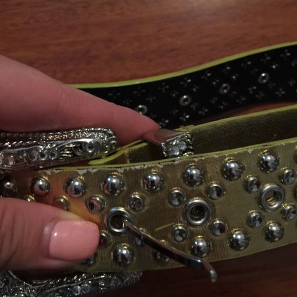 Gold faux leather Belt 🎀👧 - Picture 3 of 3